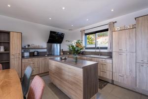 Villas Afa, proche d Ajaccio, Magnifique Villa 4 pers avec Piscine privee et vue montagne : photos des chambres