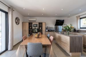 Villas Afa, proche d Ajaccio, Magnifique Villa 4 pers avec Piscine privee et vue montagne : photos des chambres