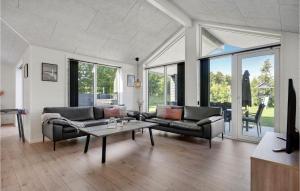 Lovely Home In Glesborg With Sauna