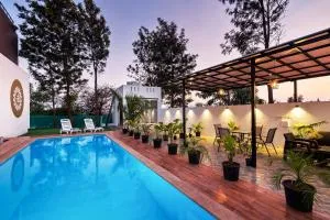 StayVista's Vinho Sunsets - Farm-View Villa Near Sula with Pool & Terrace - Dindori