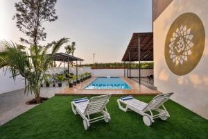 StayVistas Vinho Sunsets - Farm-View Villa Near Sula with Pool & Terrace