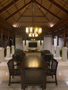 Jimbaran BeachStroll Villa (2BR)