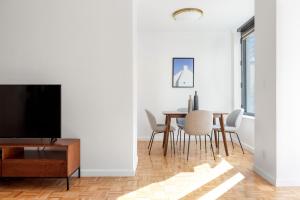 Sutton Place 1BR w Gym Pool DM nr Central Pk NYC-461