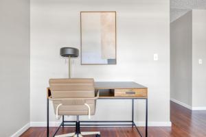 Woodland Hills 2BR w Pool Gym nr Warner Center LAX-699