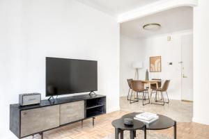 Sutton Place 2BR w Gym Pool nr Rockefeller NYC-516