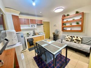 2BR within the heart of the City with WIFI and Netflix