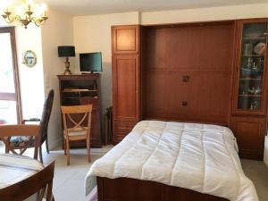 Appartements Studio Calme a 5min de l'Ocean - Parking et Balcon Amenage - FR-1-4-521 : photos des chambres