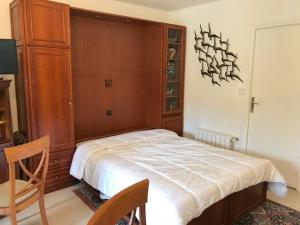 Appartements Studio Calme a 5min de l'Ocean - Parking et Balcon Amenage - FR-1-4-521 : photos des chambres
