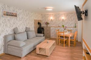 WEINQUARTIER Kalter Hügel 70 qm Garten Lagerfeuer Pool Terrasse Parkplatz