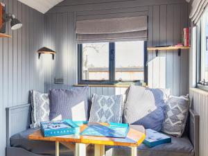 Whitstable Shepherds Hut minutes from the Harbour - Pass the Keys