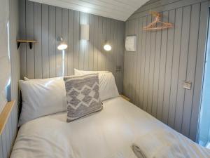 Whitstable Shepherds Hut minutes from the Harbour - Pass the Keys