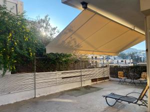 Aphrodite-Recently Renovated Modern Apartment