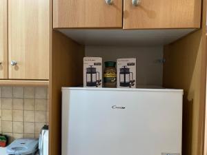 Aphrodite-Recently Renovated Modern Apartment