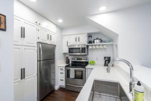 Mountain View Dream on River Trail - Hot Tub, Garage, Lift 7 Ski In Out condo