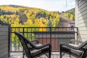 Mountain View Dream on River Trail - Hot Tub, Garage, Lift 7 Ski In Out condo