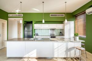 Luxury Apartments with Rooftop Pool & Gym - Avalon