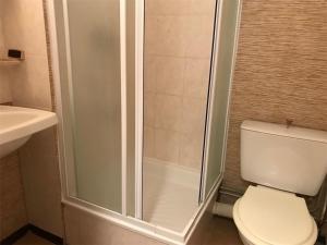 Studio cabine avec piscine, plage à 50m, parking privé, commerces à 400m - FR-1-81-339