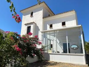 Castle Tower ground floor apartment in rural holiday park 'Cezanne' - Толокс