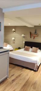 Hotels Le Relais des Iles : Chambre Quadruple avec Salle de Bains