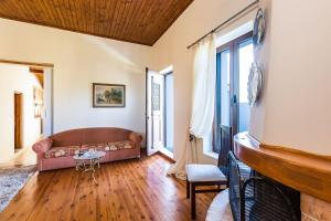 Lefteris Holiday Home