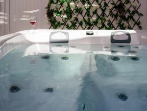 Heart of Oia - Private house with Jacuzzi