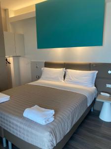 Superior Room with Side Sea View  room in Hotel Montmartre