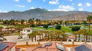 Near Coachella and Stagecoach Palm Springs , PGA resort Villa ,Golf, community pool, gym - 拉昆塔