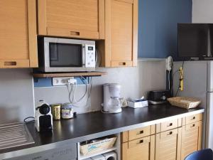 Duplex climatisé avec terrasse, 6 couchages, cuisine équipée, barbecue et parking à Marseillan - FR-1-326-470