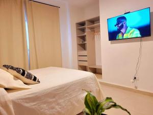 Casa Roque Funes, ubicado en Cerro de las Rosas Córdoba, Ofrece, Asador, Pileta, Cercanias, Estadio Kempes, aeropuerto Ambrosio Taravella, Orfeo Superdomo, Sanatorio Allende, Casa con 2 departamentos individuales y áreas comunes