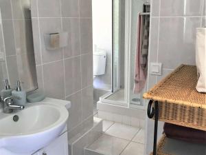 Appartement rénové à 100m de la plage de Trestraou, Perros-Guirec, accès direct GR34 - FR-1-368-172