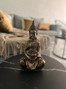 Best relax apartment in town + pool + 65” HDTV