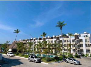 Best relax apartment in town + pool + 65” HDTV