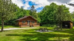 Les Chalets Tourisma - Chalet sur une île privée avec spa - Le Pin Royal - Saint-Raymond