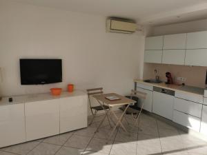 JUAN LES PINS 2P Le Tropique