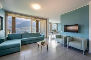 Bellagio Village - Holiday Apartments by the Lake - Seasonal Warm Pool and Sauna