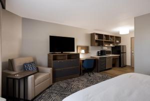 King Studio Suite with Bath Tub - Mobility Access room in Candlewood Suites Lafayette an IHG Hotel