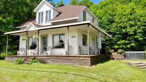 Les Chalets Tourisma - Maison de campagne avec spa - La Campagnarde - Saint-Casimir