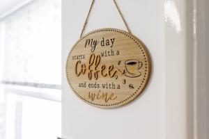 Flatzy - Sleeps 16 Near Football Ground & Ping Pong Table