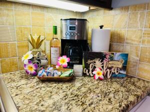 Aloha Gem Studio - 2 bed with high speed WIFI - Luana Waikiki Hotel & Suite 917, 2045 Kalakaua Avenue HI 96815