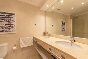 Apartment, front line beach, in Las Arenas, Bahía de Marbella