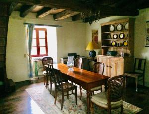 Maisons de vacances Beautiful cottage with private pool in France : photos des chambres