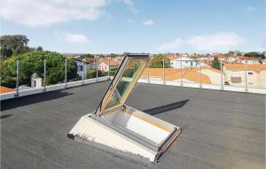Appartements 2 Bedroom Beautiful Apartment In Royan : photos des chambres