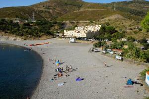 Appartements Lovely 1-Bed Apartment literally on the beach : photos des chambres