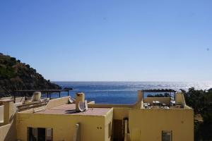 Appartements Lovely 1-Bed Apartment literally on the beach : photos des chambres