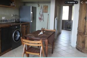 Appartements Lovely 1-Bed Apartment literally on the beach : photos des chambres