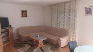 Apartman with Adriatic view "Biočić"