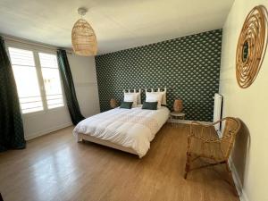 SPACIEUSE MAISON DE VILLE avec garage privé fermé