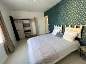 SPACIEUSE MAISON DE VILLE avec garage privé fermé