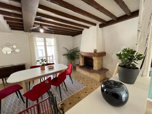 SPACIEUSE MAISON DE VILLE avec garage privé fermé