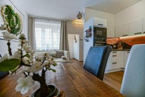 AusZeit Steiraland 8 mit überdachten Balkon und Parkplatz